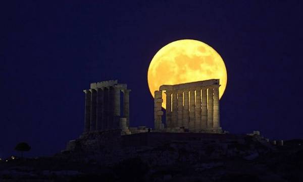 Αυγουστιάτικη πανσέληνος σε αρχαιολογικούς χώρους της Πελοποννήσου