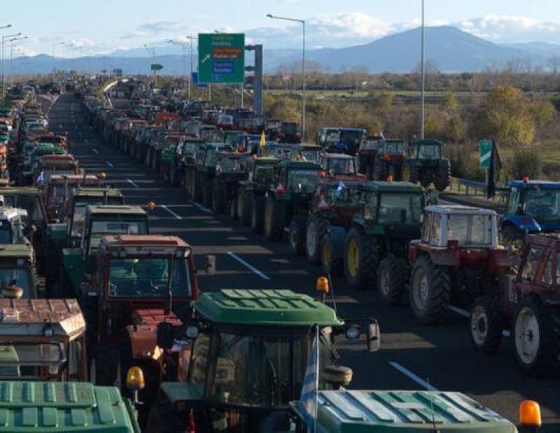 Ενίσχυση των μπλόκων αποφάσισαν οι αγρότες (βίντεο)