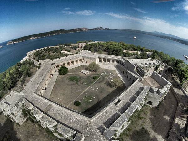 Εργασίες αποψίλωσης σε τρία κάστρα της Μεσσηνίας