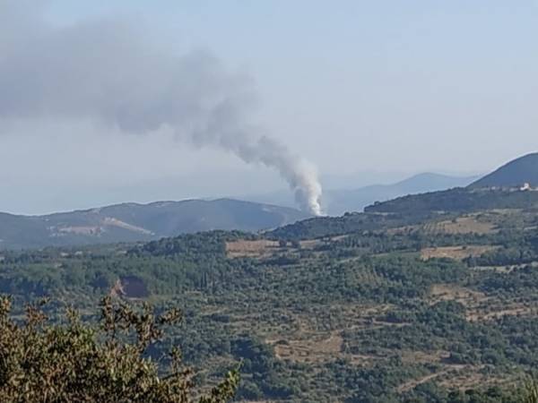 Μεσσηνία: Αναζωπυρώθηκε η φωτιά στον σκουπιδότοπο του Δήμου Τριφυλίας στο Αλιμάκι