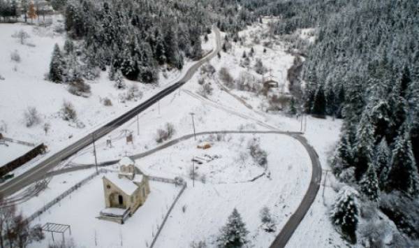 Κόρινθος: Σχεδόν 24 ώρες χωρίς ρεύμα τα χωριά του Φενεού λόγω ισχυρής χιονόπτωσης (Βίντεο)