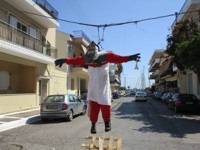 Προετοιμάζονται οι... Ιούδες για το βραδινό κάψιμο στην Καλαμάτα (φωτογραφίες)