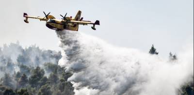 Φωτιά στα Βίλια: Ανεξέλεγκτες οι φλόγες - Αλλάζουν συνεχώς φορά οι άνεμοι (Βίντεο)