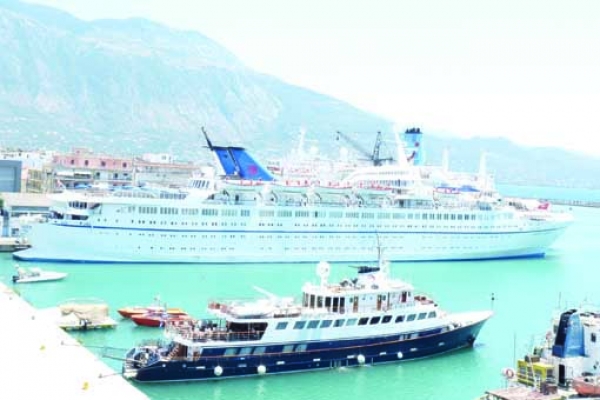 Εδωσαν ανάσα στην αγορά της Μεσσηνίας 2.000 τουρίστες από 3 κρουαζιερόπλοια 