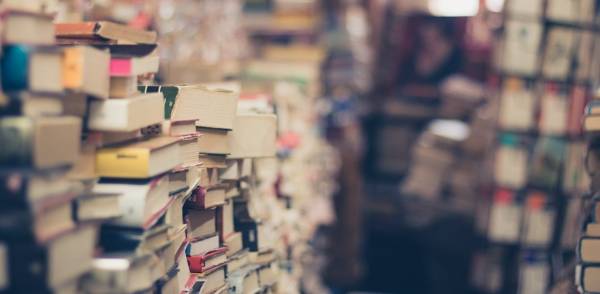 ΟΑΕΔ: Αιτήσεις για τις επιταγές αγοράς βιβλίων μέχρι την Κυριακή