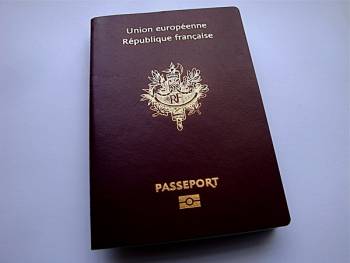 Σύρος με πλαστό διαβατήριο στο αεροδρόμιο Καλαμάτας επιχείρησε να ταξιδέψει για Παρίσι