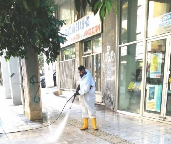 Κυριακάτικη δράση καθαριότητας του Δήμου Αθηναίων στη Νεάπολη Εξαρχείων