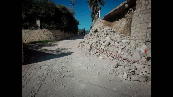 Ζακυνθος: Εκκενωθηκαν τρεις κατοικίες που κινδυνεύουν από πτώση βράχου