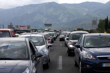 Αυξημένα μέτρα της Τροχαίας και απαγόρευση κυκλοφορίας φορτηγών για το τριήμερο της Αποκριάς