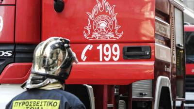 Λαμπάδιασε αποθήκη γεμάτη άχυρα στο Αργος (Φωτογραφίες)