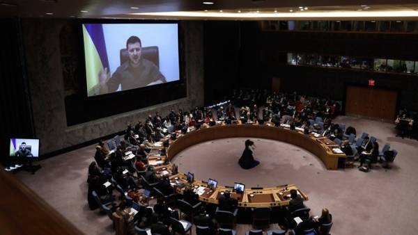 Ο Ζελένσκι ζητεί από τον ΟΗΕ να δράσει «αμέσως» απέναντι στα «εγκλήματα πολέμου» της Ρωσίας (βίντεο)