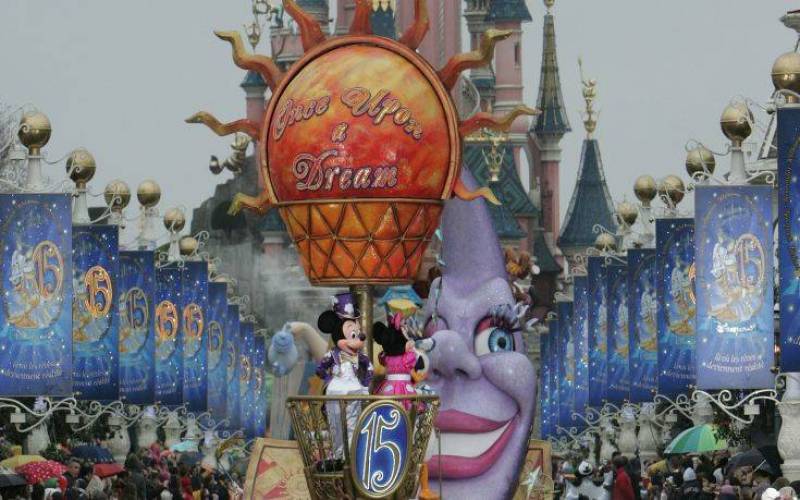 Κορονοϊός: Λουκέτο στα θεματικά πάρκα της βάζει η Disney