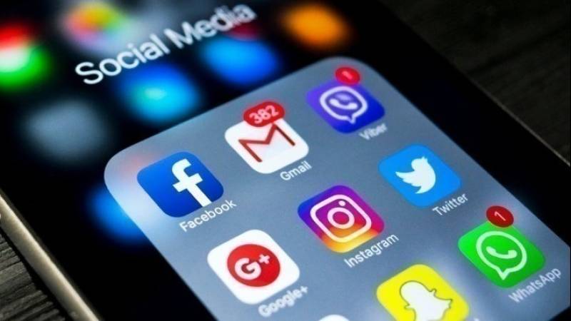 Βρετανία: Απαγορεύει στους κάτω των 16 ετών την πρόσβαση στα social media