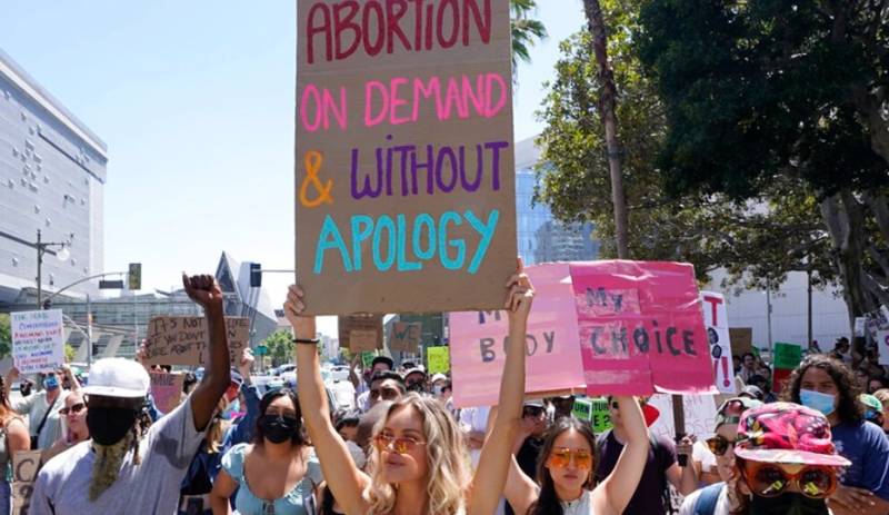 Με σεξουαλική απεργία απειλούν γυναίκες στις ΗΠΑ για τις αμβλώσεις
