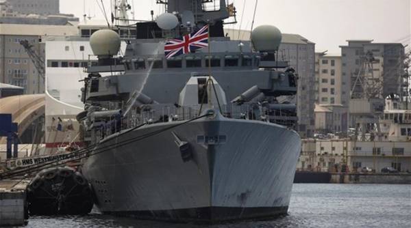 Μεθυσμένοι Βρετανοί ναύτες του ΝΑΤΟ χτύπησαν λιμενεργάτη στον Πειραιά