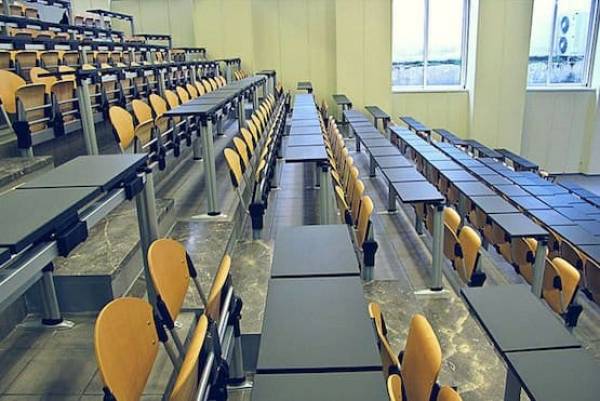 Πανεπιστήμια: Επιστροφή στη διά ζώσης διδασκαλία «σε πλαίσιο που θα ορίσει η πολιτεία»