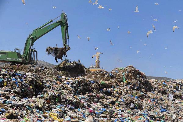 Με την ανακοίνωση της ΤΕΡΝΑ για προσλήψεις: Στα άκρα η κόντρα για τα σκουπίδια