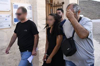Δολοφονία στη Σύρο: Σε κατ' οίκον περιορισμό ο 41χρονος, ελεύθερη η σύζυγός του (βίντεο)