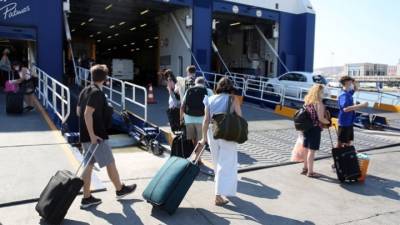 Αύξηση της επιβατικής κίνησης φέτος από τα λιμάνια της Αττικής
