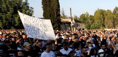 Κύπρος: Το απίστευτο τρολάρισμα ενός ομιλητή σε συγκέντρωση των αντιεμβολιαστών