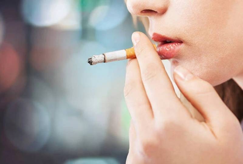 Διπλάσιος κίνδυνος νοσηλείας και θανάτου από covid-19 για τους μακροχρόνιους καπνιστές