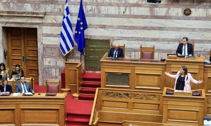 Νέο επεισόδιο Γεωργιάδη-Κωνσταντοπούλου στη Βουλή: Την κατήγγειλε ότι τον τραβούσε βίντεο στη συνεδρίαση (Βίντεο)