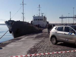 Πλοίο με λαθραία τσιγάρα στο λιμάνι της Καλαμάτας (βίντεο και φωτογραφίες)