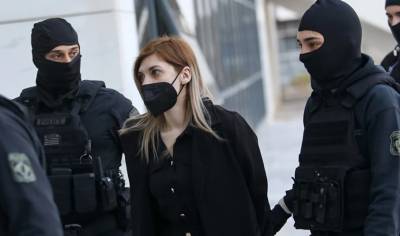 Η Ρούλα Πισπιρίγκου ξανά στο εδώλιο - Ανοίγει η αυλαία για την υπόθεση των θανάτων Μαλένας και Ίριδας