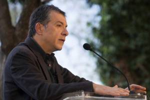 Θεοδωράκης: «Ψήφισα το μνημόνιο, αλλά δεν νομίζω ότι είναι αρκετό για να σώσει την Ελλάδα»