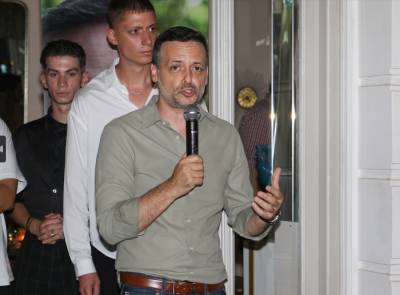 Σε συνάντηση φίλων στην Καλαμάτα ο Χάρης Δούκας