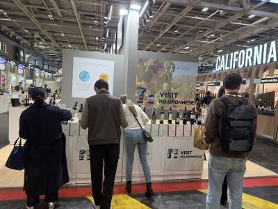 Δυναμική παρουσία της Πελοποννήσου σε έκθεση οίνου στο Παρίσι