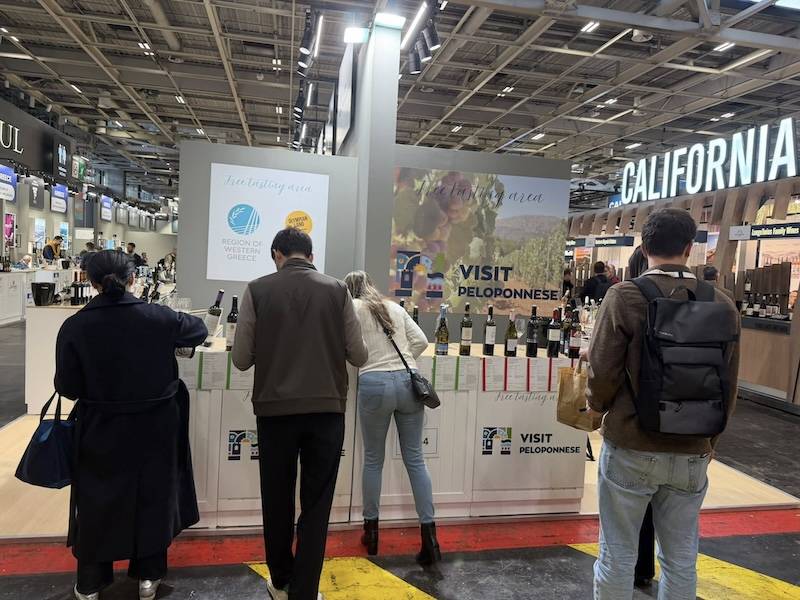 Δυναμική παρουσία της Πελοποννήσου σε έκθεση οίνου στο Παρίσι