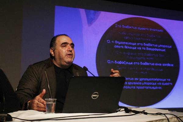 Ο Μανώλης Σφακιανάκης σε εκδήλωση για το Διαδίκτυο στην Πύλο