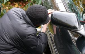 Σύλληψη 33χρονου για κλοπές σε αυτοκίνητα στο Λουτράκι
