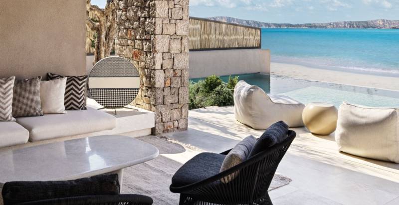 W Costa Navarino: Tο πρώτο ξενοδοχείο της W Hotels Worldwide στην Ελλάδα υποδέχεται τους πρώτους επισκέπτες