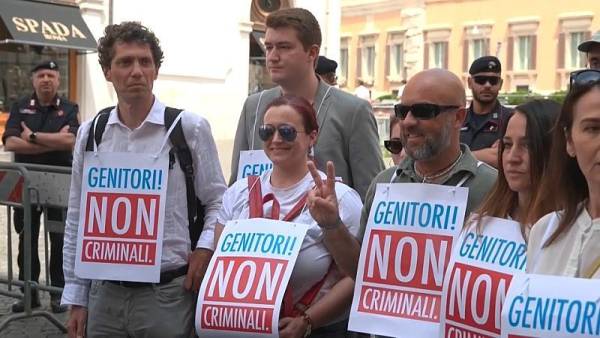 Ιταλία: Διαμαρτυρίες για το νομοσχέδιο που ποινικοποιεί την παρένθετη μητρότητα