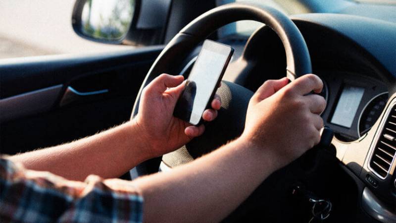 Συσκευή θα αναγνωρίζει αν οι οδηγοί χρησιμοποιούν smartphone