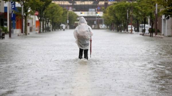Ιαπωνία: Ένας νεκρός από καταρρακτώδεις βροχές - Απομακρύνονται 240.000 κάτοικοι