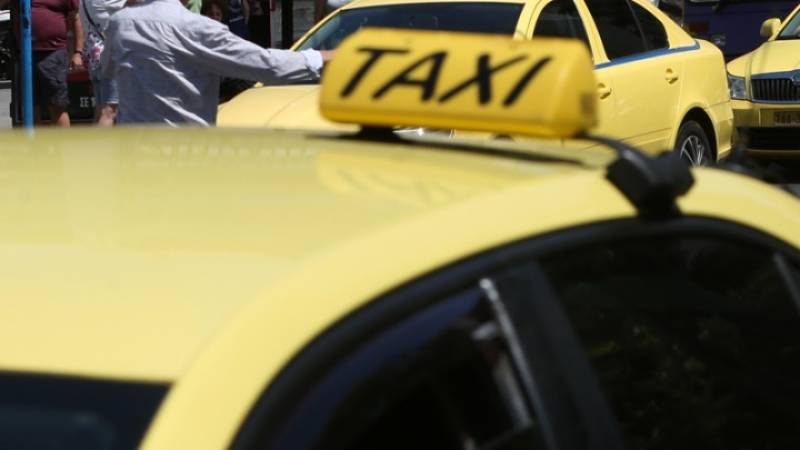 Κ. Χατζηδάκης: Από τα ταξί ξεκινά η ειδική σήμανση για τα POS