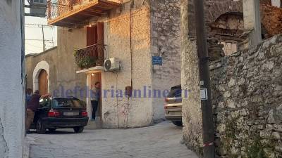 Διπλό έγκλημα στη Σπερχογεία - 61χρονος σκότωσε τους γονείς του με ψαλίδι (βίντεο)