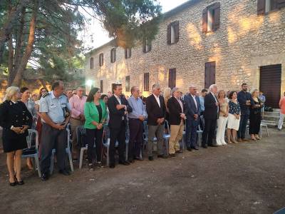 Αποδοκιμάστηκε ο Τατούλης στα εγκαίνια του νέου Αρχαιολογικού Μουσείου Πύλου