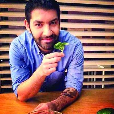 Ο Μιχάλης Νουρλόγλου στο &quot;Yiamas gastro bar&quot;
