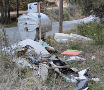 Παρατημένα σκουπίδια πέντε μήνες στον Ταΰγετο