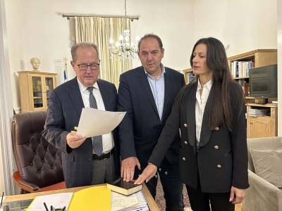 Ορκίστηκαν δύο νέοι περιφερειακοί σύμβουλοι