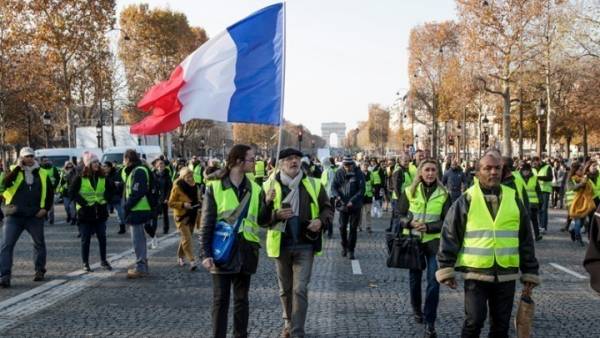 Γαλλία: Ήττα των «κίτρινων γιλέκων» και απορρόφηση μεγάλου μέρους τους από τον Εθνικό Συναγερμό