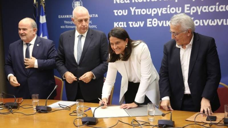 Υπεγράφη συμφωνία κυβέρνησης και εθνικών κοινωνικών εταίρων - Νέα εποχή για τις συλλογικές συμβάσεις (βίντεο)