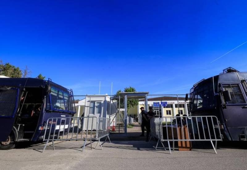 Δίκη για τα Τέμπη: Με τις καταθέσεις της οικογένειας Μπέζα ξεκίνησε η συνεδρίαση (βίντεο)