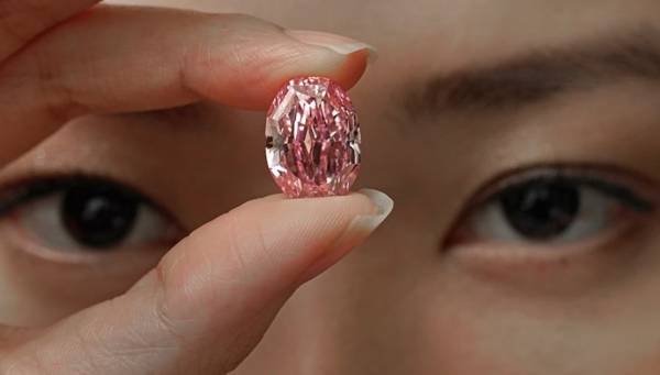 Στο σφυρί το δεύτερο μεγαλύτερο ροζ διαμάντι - Αναμένεται να ξεπεράσει τα 21 εκατ. ευρώ