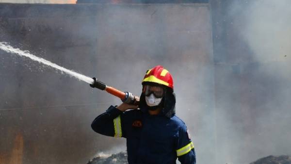 Κρήτη: Φωτιά στην Κνωσό - Απειλούνται σπίτια