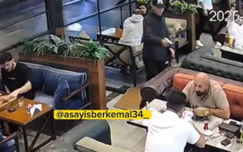 Εν ψυχρώ δολοφονία στην Κωνσταντινούπολη: Άγνωστος εκτέλεσε πρόεδρο ποδοσφαιρικής ομάδας σε εστιατόριο (Βίντεο)